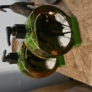 Bath & Body Works Eerie Apple Hand Soap (2)